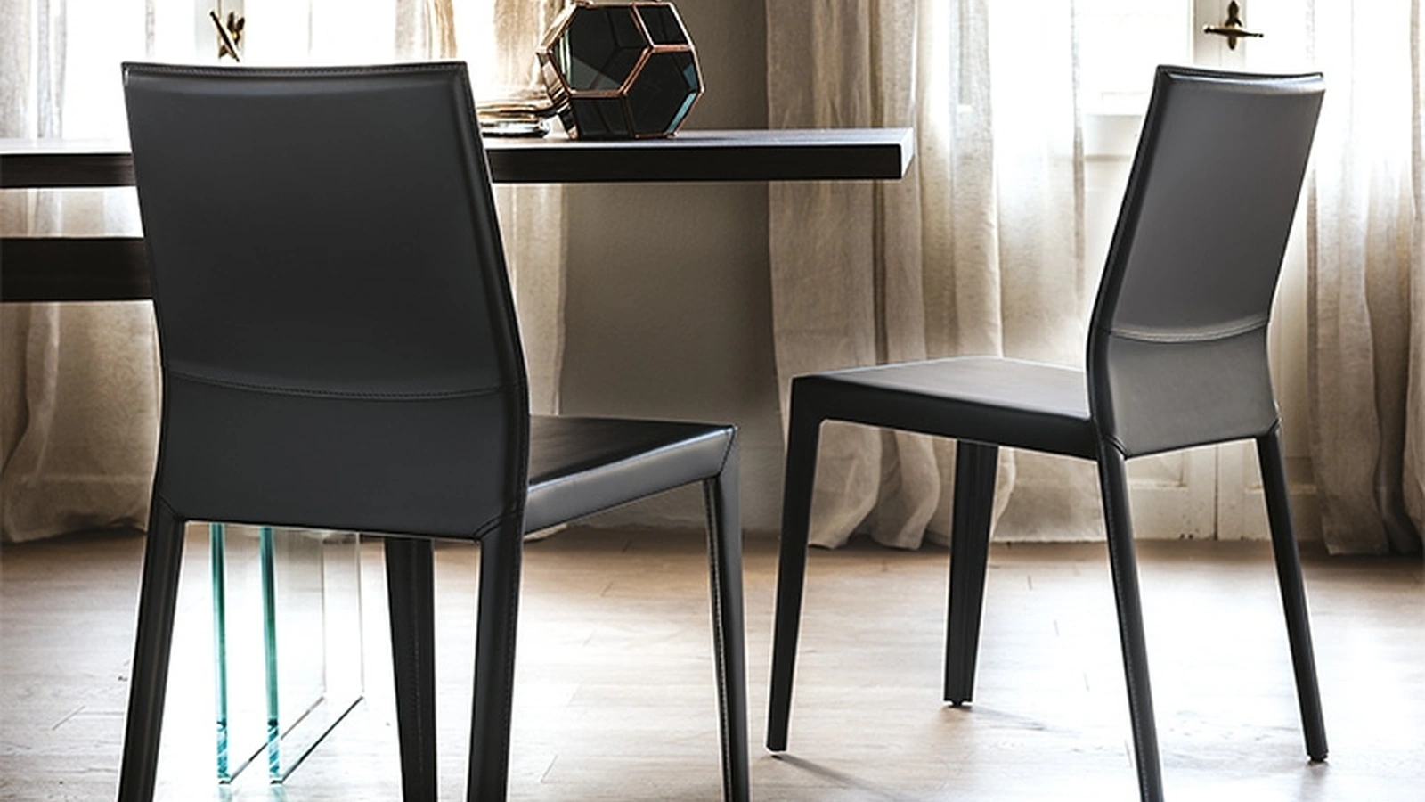 Sedia in cuoio con braccioli Margot Cattelan Italia