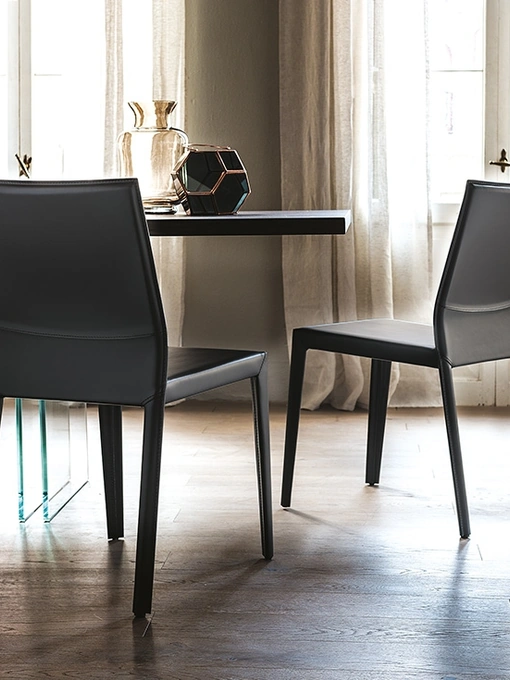 Sedia in cuoio con braccioli Margot Cattelan Italia