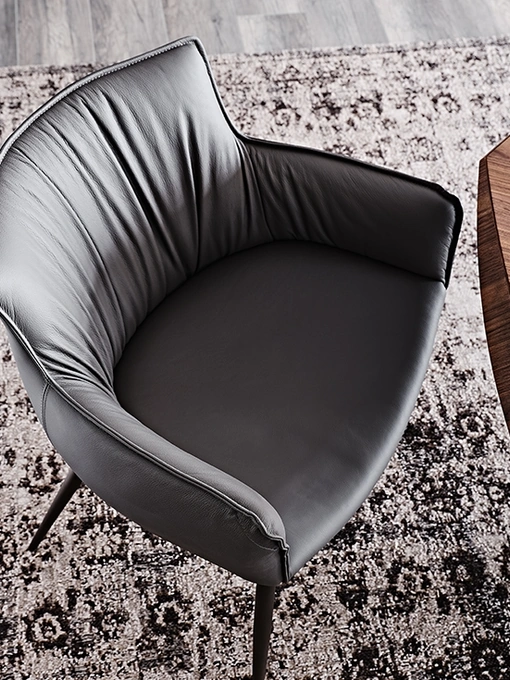 Sedia in pelle morbida imbottita Rhonda di Cattelan Italia