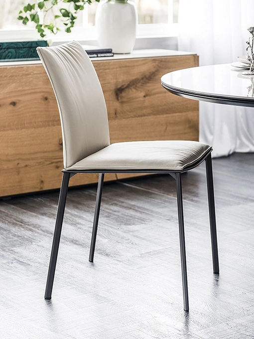 Sedia in pelle con schienale leggermente curvato Rita di Cattelan Italia