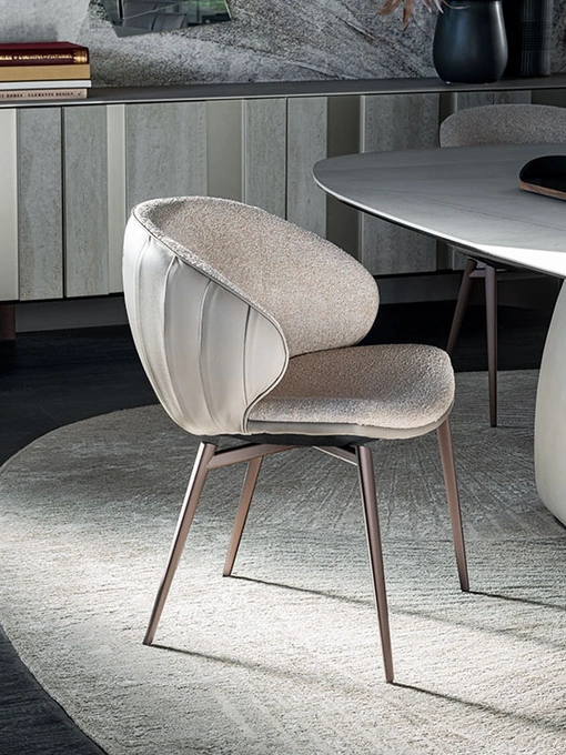 Sedia Charlotte in tessuto e pelle di Cattelan Italia