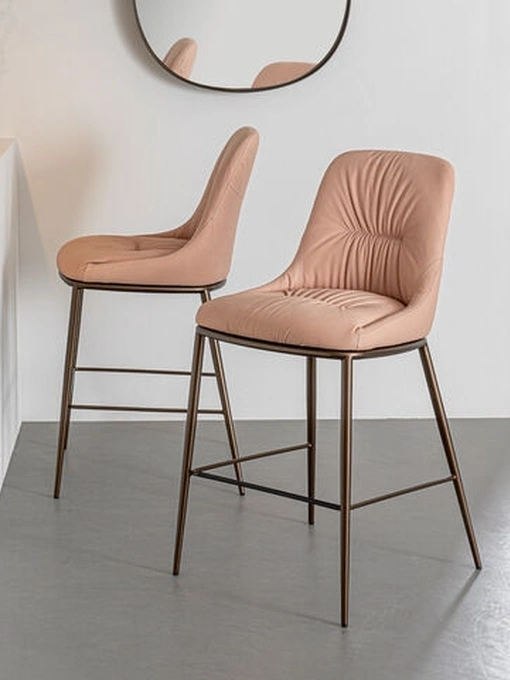 Sgabello Chic in pelle nabuk di Riflessi