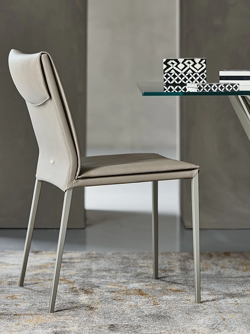 Sedia in pelle con struttura leggera in metallo Isabel ML di Cattelan Italia