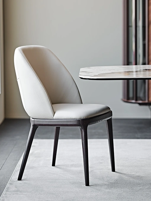 Sedia in pelle con struttura in legno Mariel di Cattelan Italia