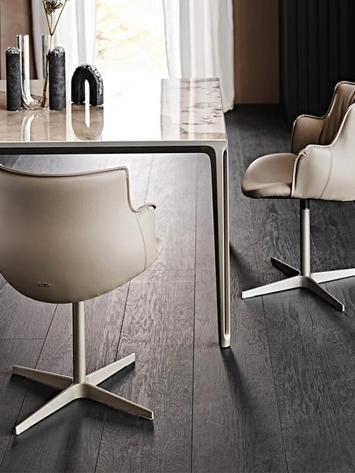 Sedia girevole in pelle Rihanna X di Cattelan Italia