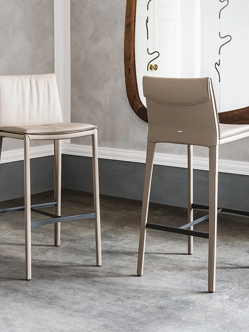 Sgabello in pelle Isabel di Cattelan Italia