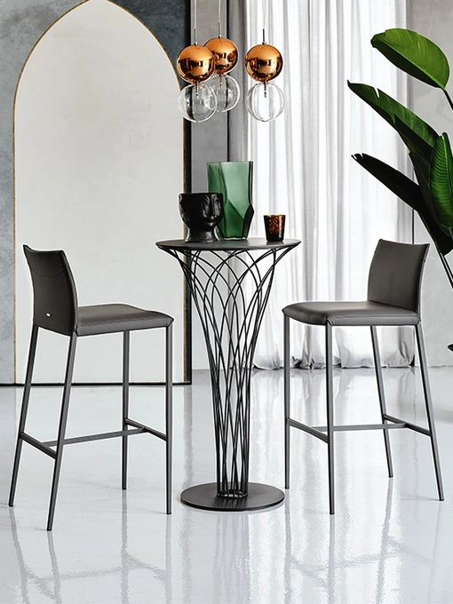 Sgabello in pelle con struttura in metallo Norma ML di Cattelan Italia