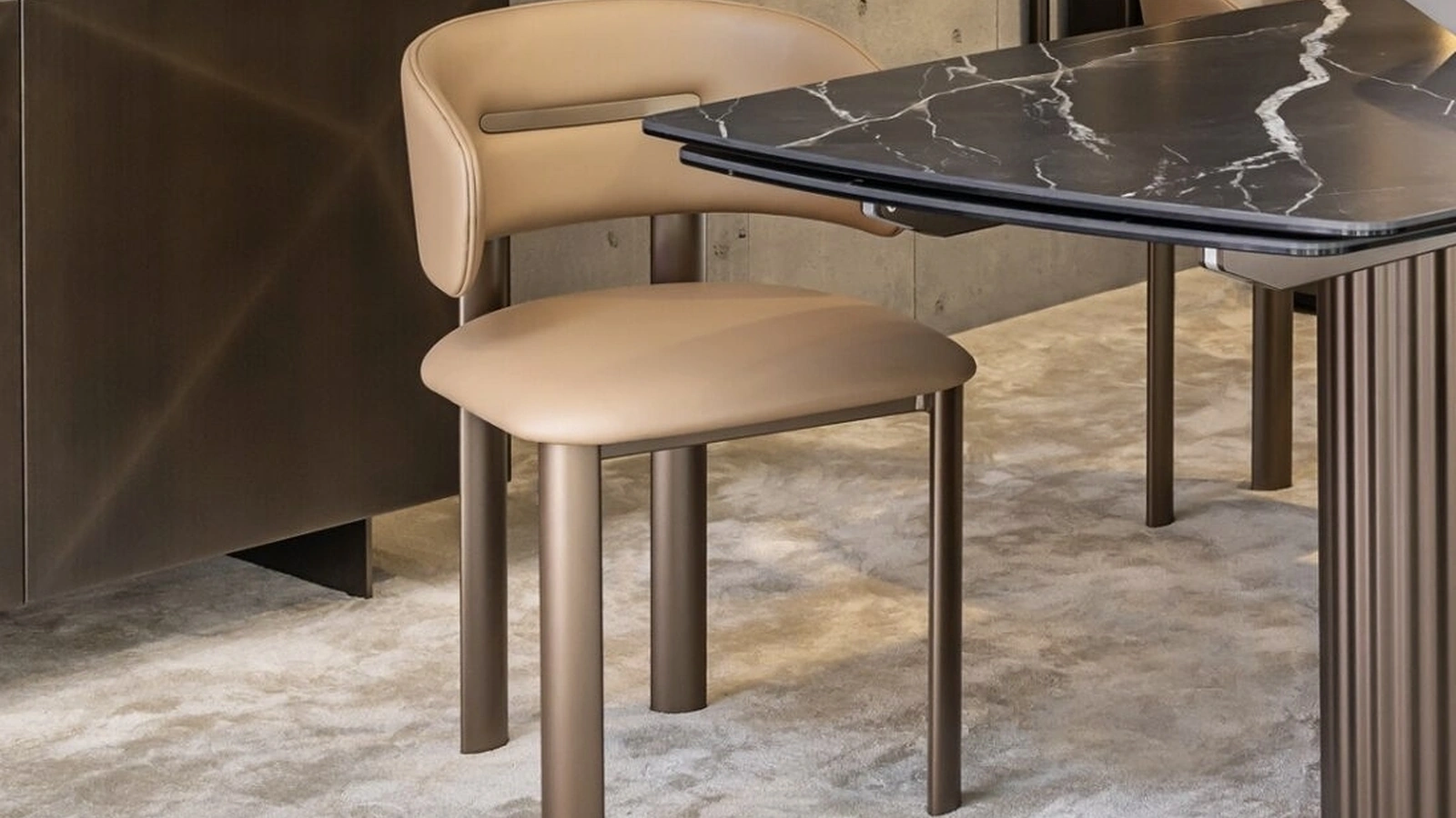 Sedia di design in pelle Velvet di Riflessi