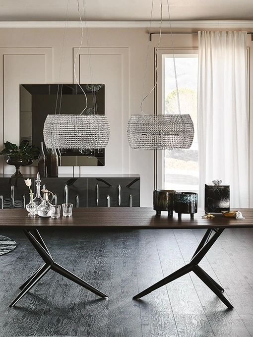 Tavolo con base in acciaio verniciato e piano in noce Atlantis Wood di Cattelan Italia