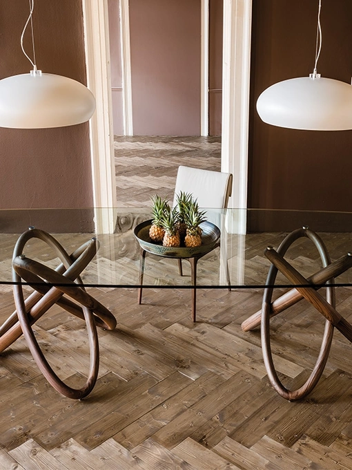 Tavolo con top in vetro e sostegno in legno Carioca di Cattelan Italia