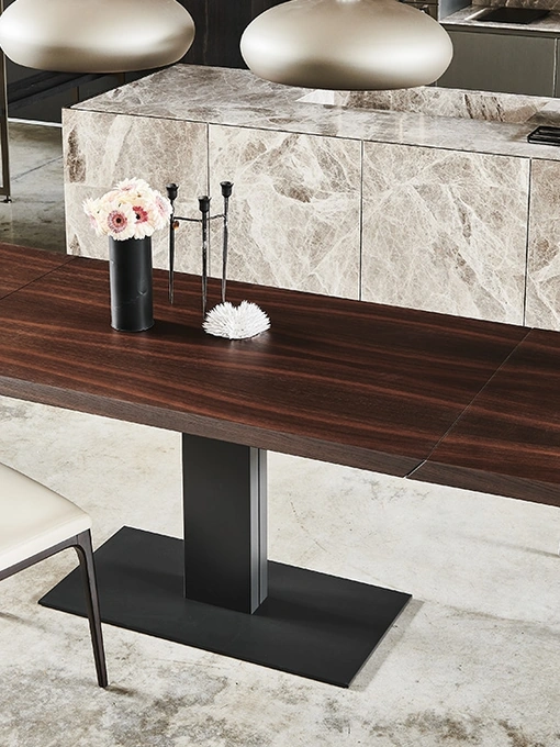 Tavolo allungabile con base in metallo e piano in legno Elvis Wood Drive di Cattelan Italia