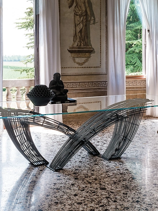 Tavolo in vetro con gambe intrecciate Hystrix di Cattelan Italia
