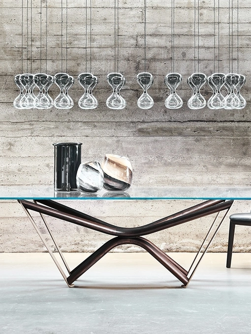 Tavolo in vetro con gambe in legno Marathon di Cattelan Italia