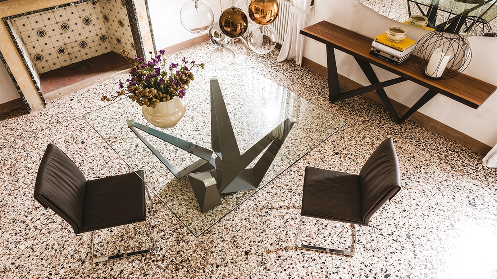 Tavolo quadrato con base in acciaio e piano in cristallo Skorpio di Cattelan Italia