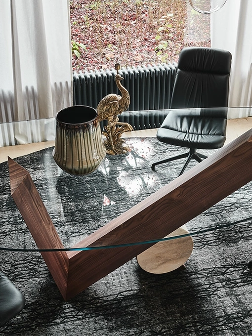 Tavolo in vetro con base in legno Valentino di Cattelan Italia