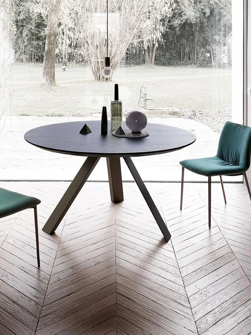 Tavolo Ki Round con top in legno e base in metallo di Ronda Design