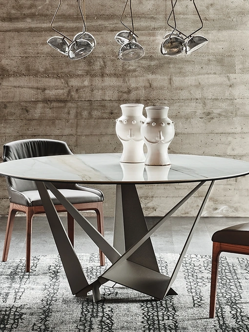 Tavolo rotondo in ceramica con base in acciaio Skorpio Keramic Round di Cattelan Italia