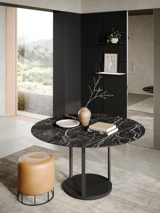 Tavolo rotondo Twirl con top in ceramica e base in metallo di Ronda Design