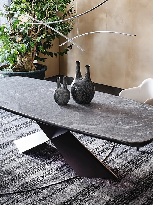 Tavolo con base in metallo e piano in ceramica Tyron Keramik Premium di Cattelan Italia