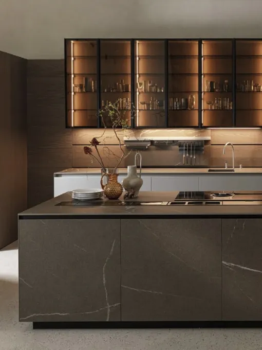 Cucina Design con isola Antis Project 9 in laccato Super Matt Fango e gres di Euromobil