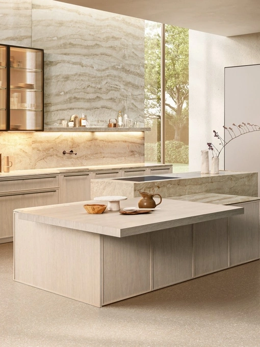 Cucina Design con isola Antis Project 3 in Rovere sbiancato e sabbiato di Euromobil