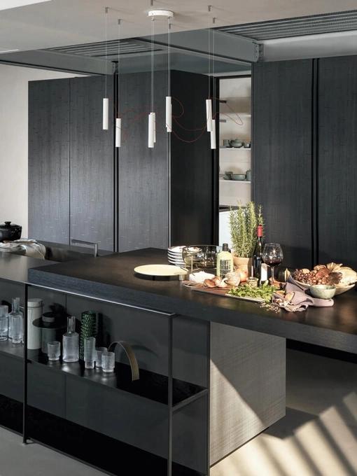 Cucina Design con isola Antis Project 6 in Wood Black di Euromobil