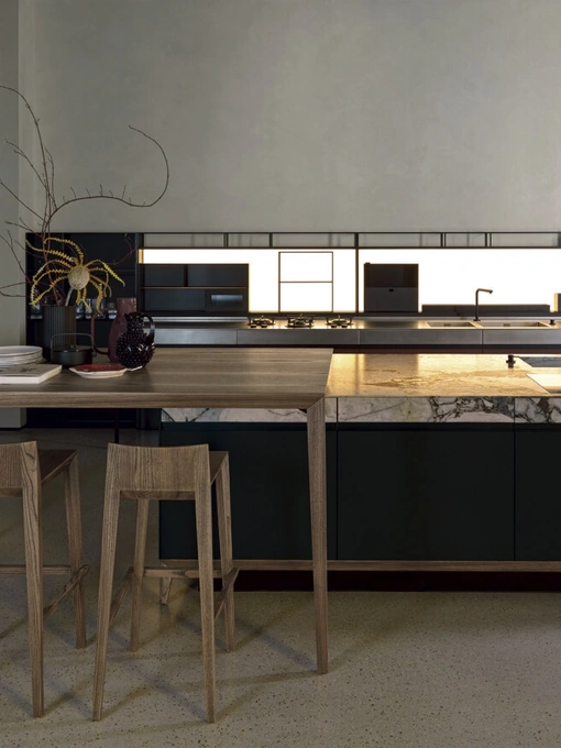 Cucina Design con isola Sei Project 5 in laminato Fenix e top in pietra naturale marmo di Euromobil