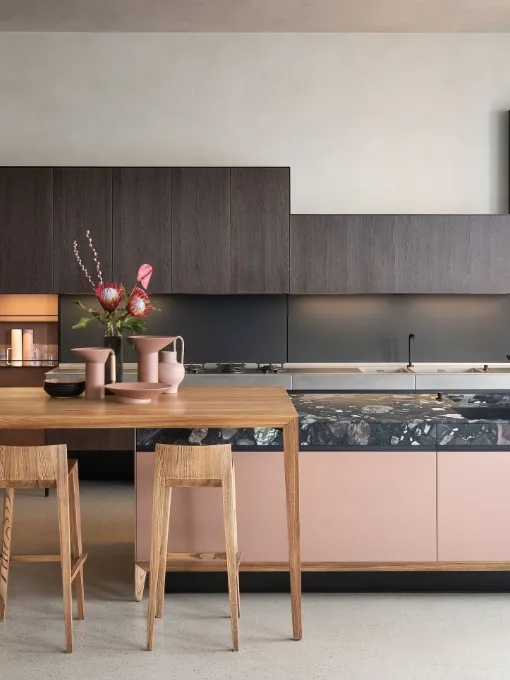 Cucina Design in legno con isola in laccato Sei Project 2 di Euromobil
